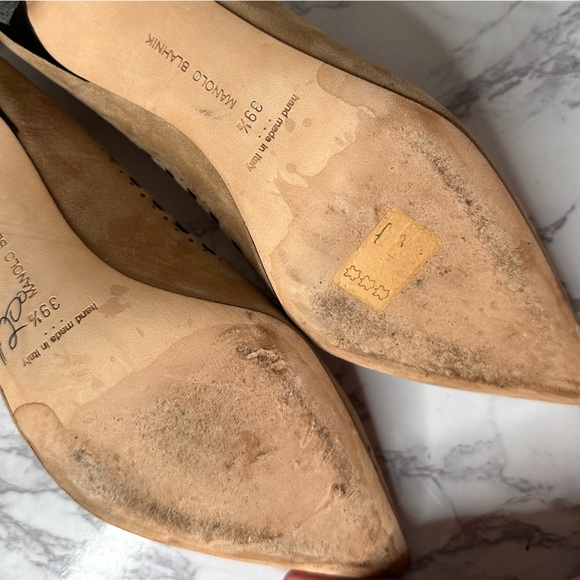 Manolo Blahnik Beige Suede Pumps Size 39 1/2